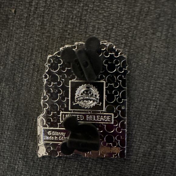 Disney American Adventure North/South Dakota Limited Release Pin Chip & Dale - Picture 2 of 2